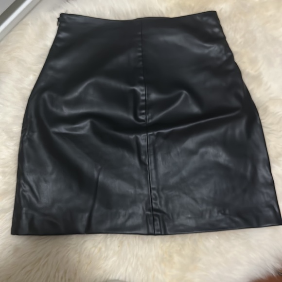 Zara faux leather skirt size small - Picture 2 of 2